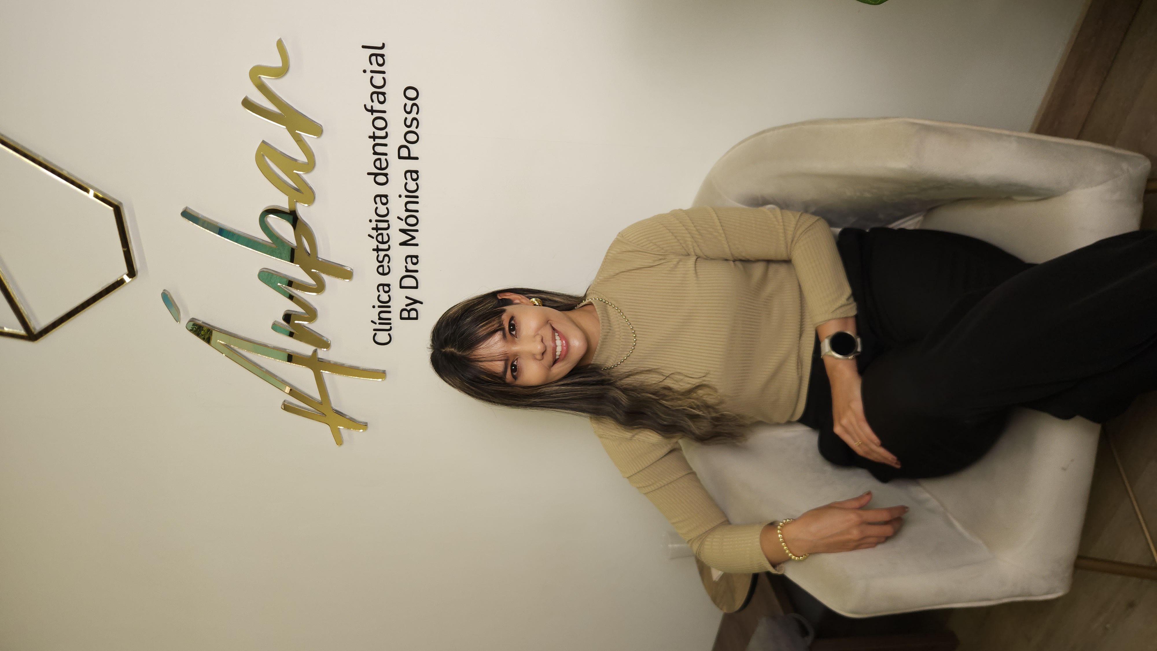 Dra. Mónica Posso en consulta